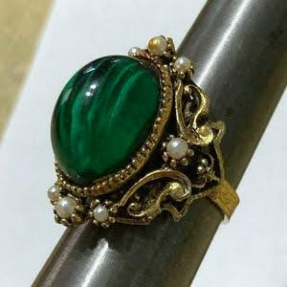 Vintage LG Oval Cabochon Green Art Glass Pearl Swirly adjustable ring